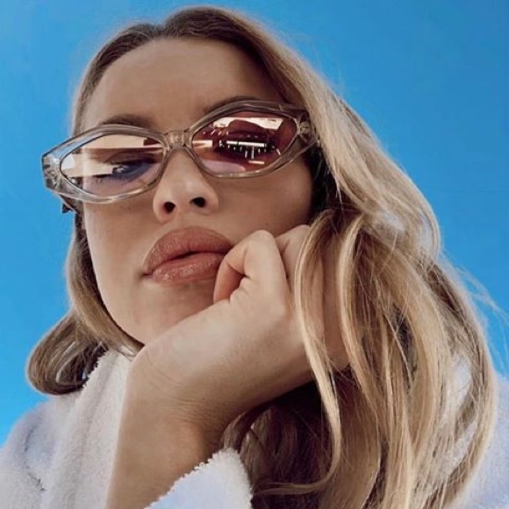 SOLD 💫 LE SPECS 🦋 Petit Panthère Cat-Eye Sunnies - Picture 3 of 6
